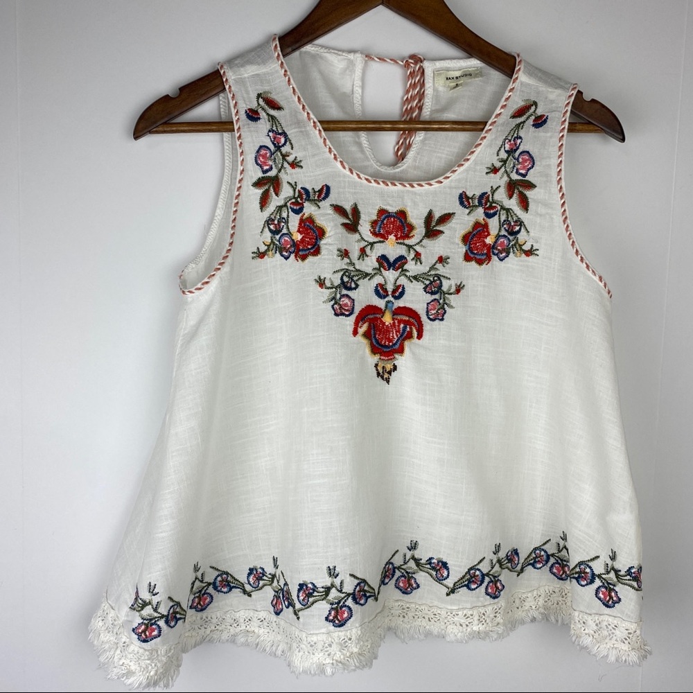 Max Studio Embroidery Lace Top! - Picture 6 of 7